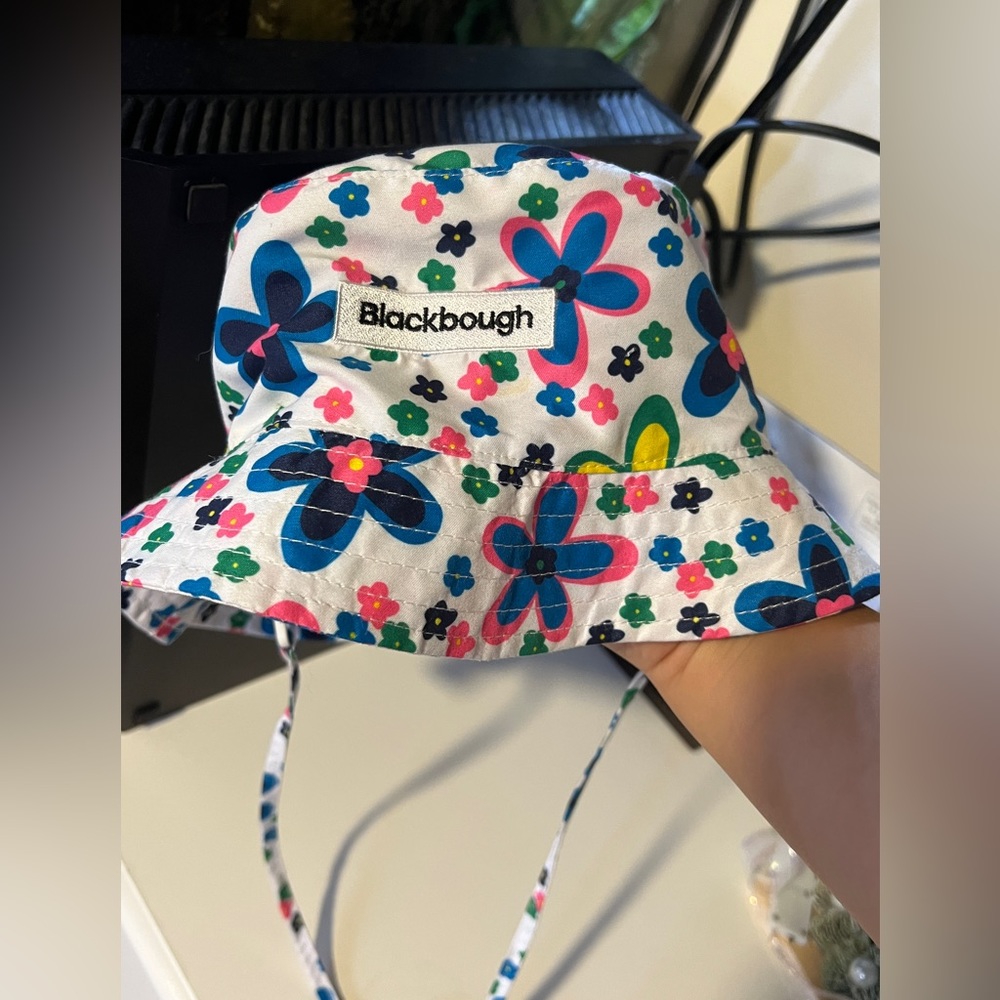 Blackbough bucket hat